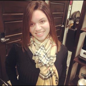 Meet your Posher, Danielle